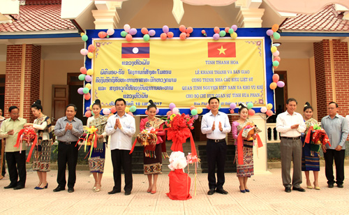 Miễn lệ phí quốc tịch dân di cư tự do vùng biên giới Việt - Lào